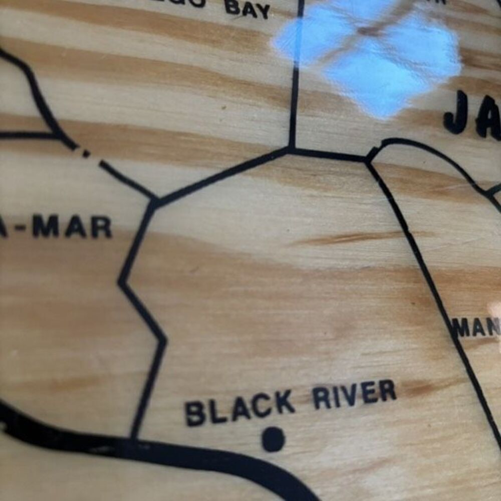 Jamaica Wooden Map Plaque - Picture 6 of 9